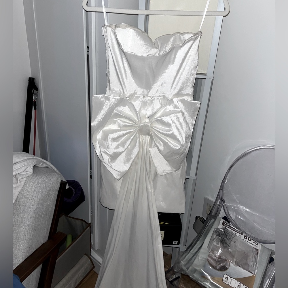 Strapless white bridal mini dress. With detachable bow! Super cute. Worn once.